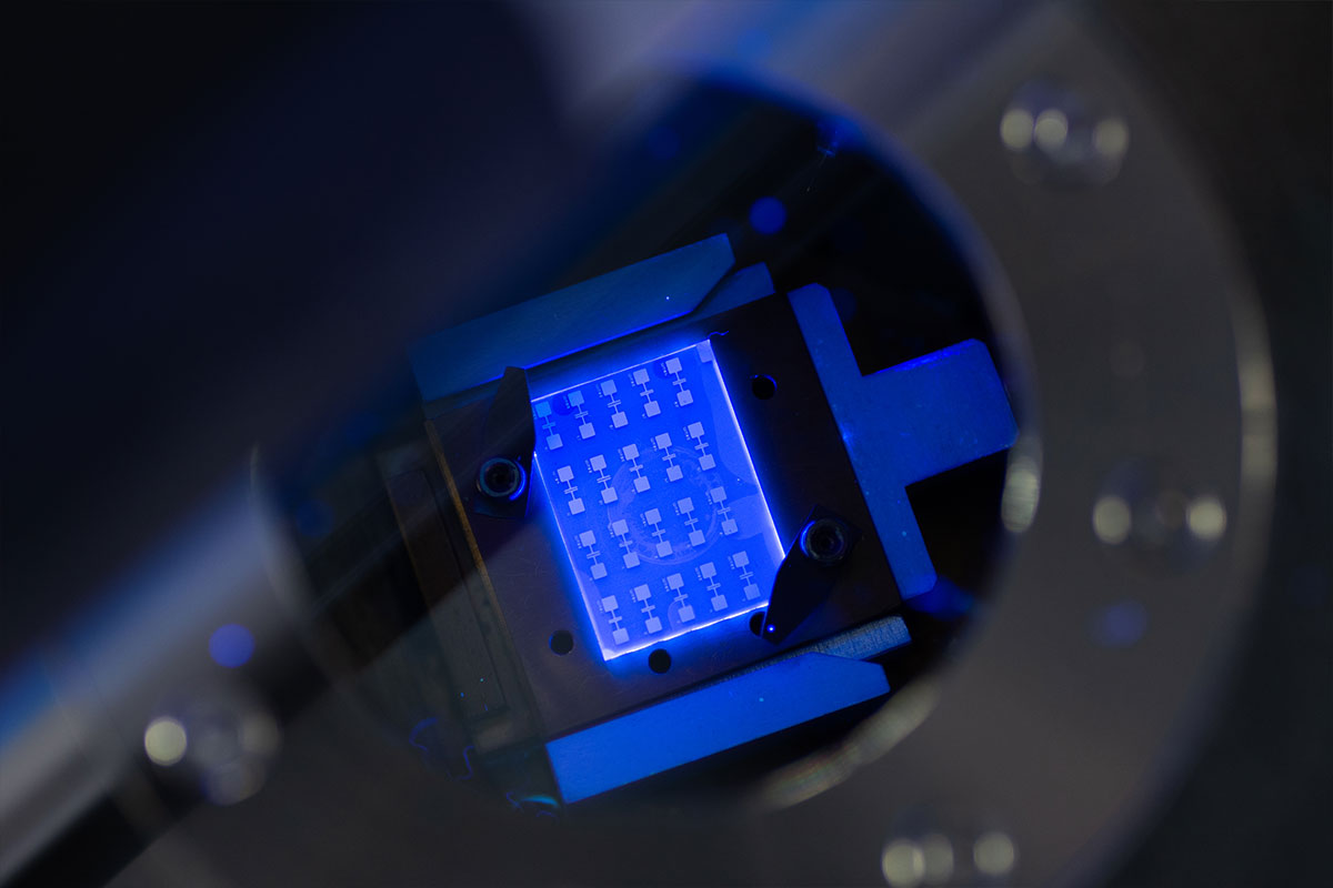 Device insertion into cryostation